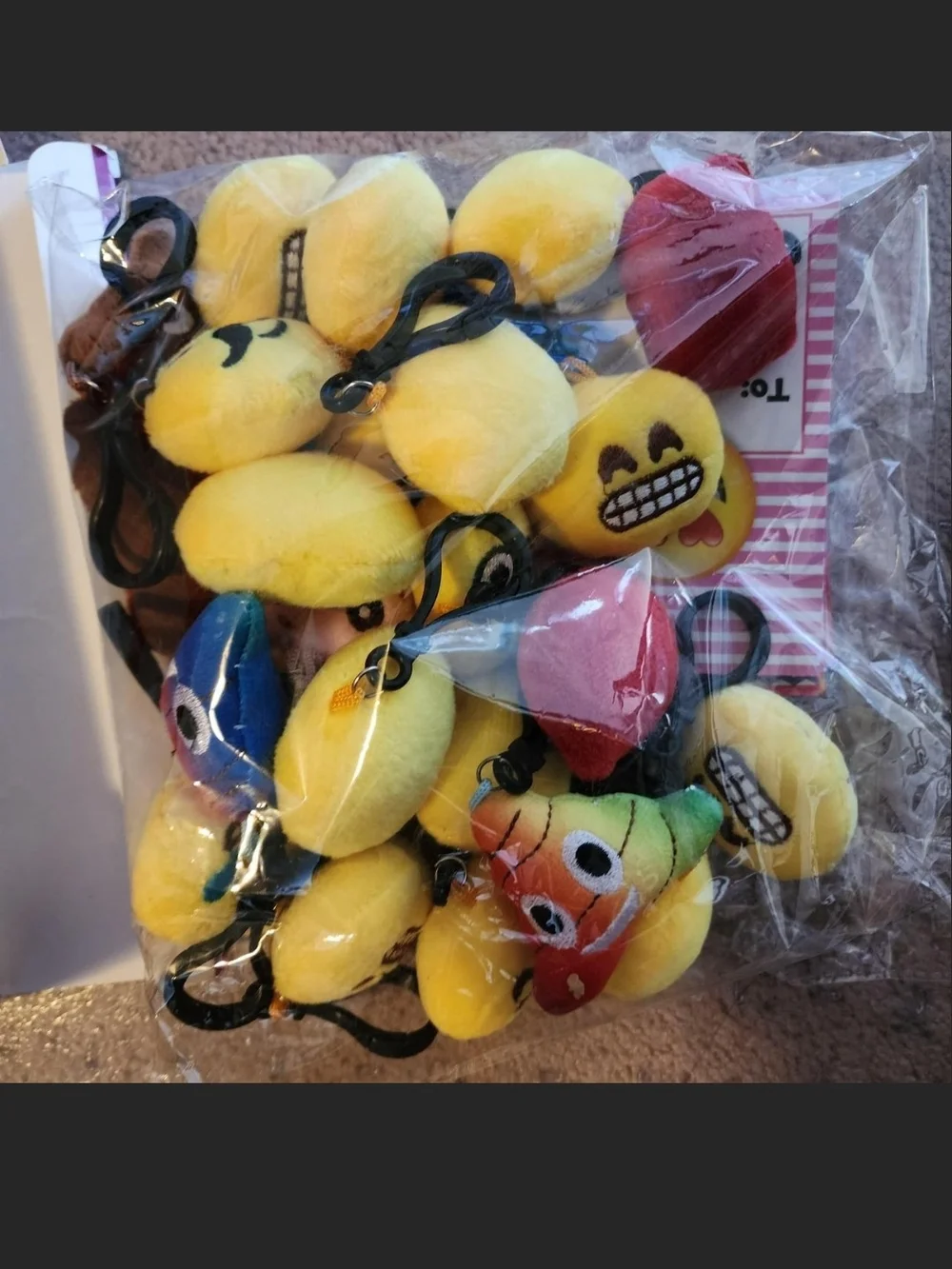 Plush Emoji Keychains Valentines - Yellow (28 Pack)